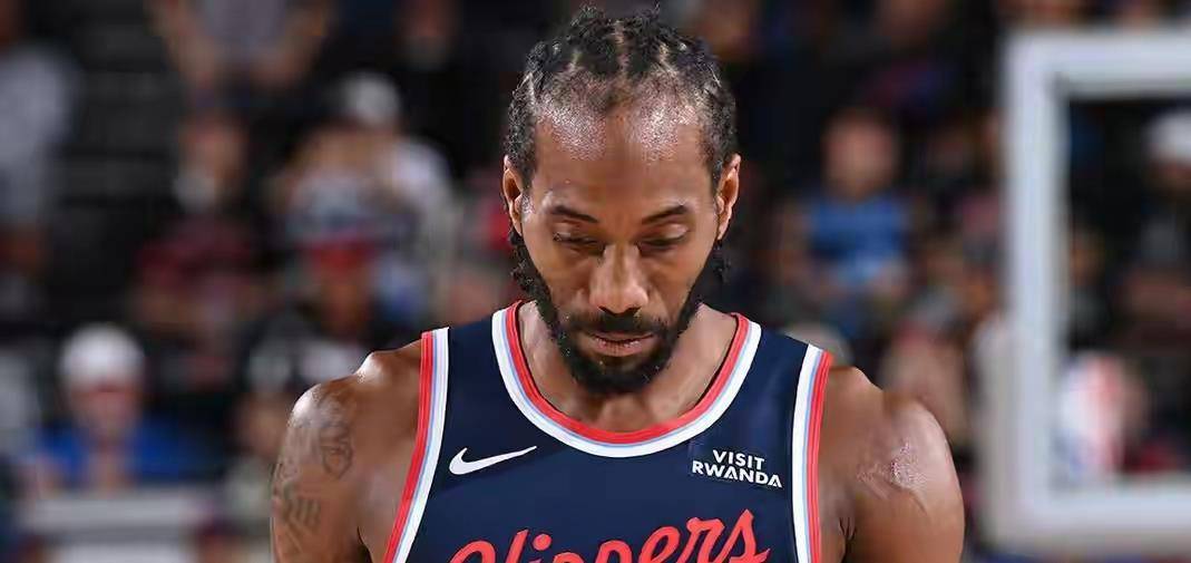 刺激？缺席10场后复出引球迷热议36岁哈登55分高光莱昂纳德受(图1)