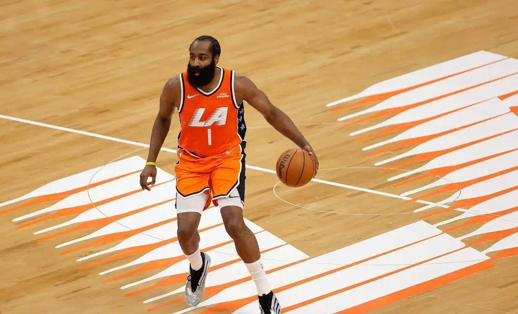 刺激？缺席10场后复出引球迷热议36岁哈登55分高光莱昂纳德受(图2)